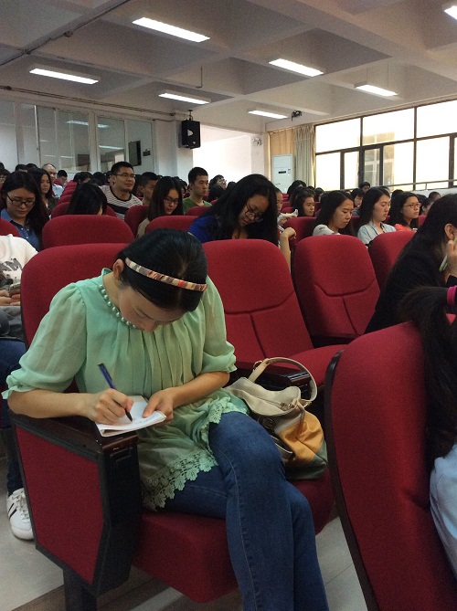 海角社区
举行2016届毕业生就业动员大会