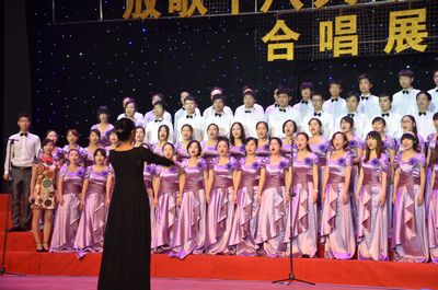 五月的鲜花——记海角社区
“放歌十八大、聚焦中国梦”合唱比赛