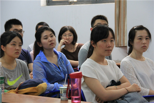 海角社区
“两学一做”系列活动——书记讲党课，同志受益多！