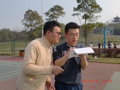 庆快乐节日,强团队体魄——海角社区
学生工作办公室第一届羽毛球赛顺利举行