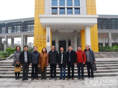 林建华校长到海角社区
与学院领导班子座谈